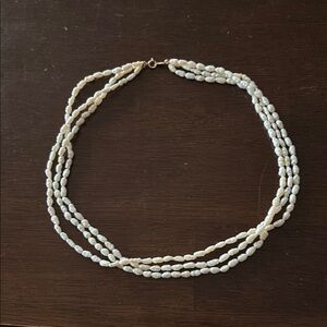 Vintage Elegant Multi-Strand Pearl Necklace
Excellent condition